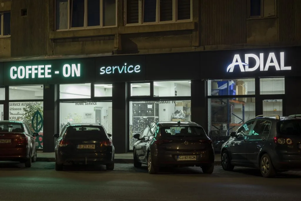 Sediul Adial Electronic seara, cu firma luminoasă